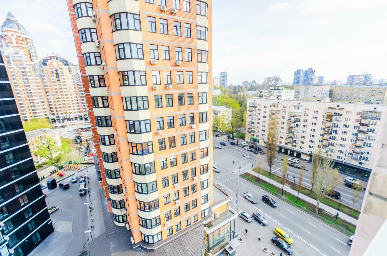 Kozzy Apartment In Kiev City Center Lu7 Екстериор снимка
